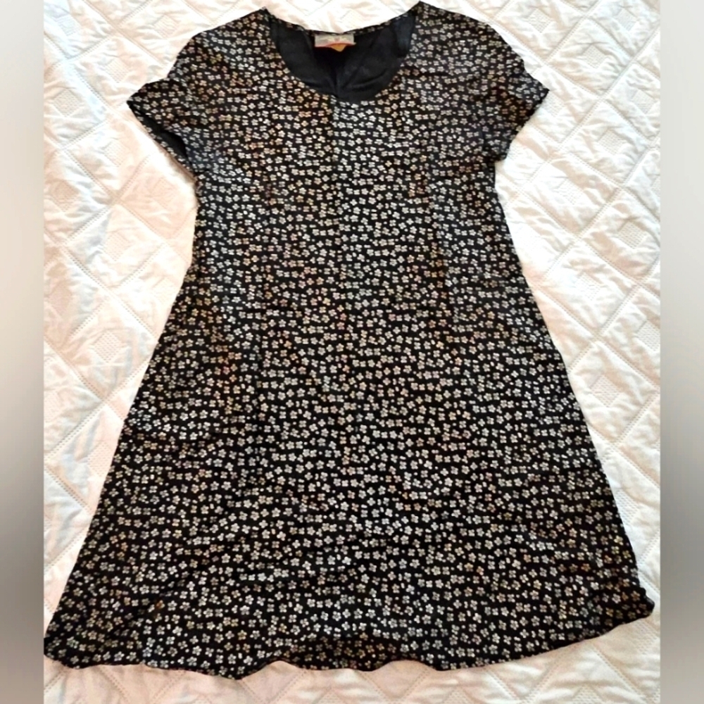 πBlack and White Boho Floral Clasdic A- Line Dress Size Smallπ - Picture 2 of 3